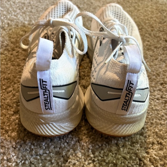 Like new! Brooks 🤩Women's Levitate StealthFit 6 White and Black Athletic Shoes - Picture 4 of 5